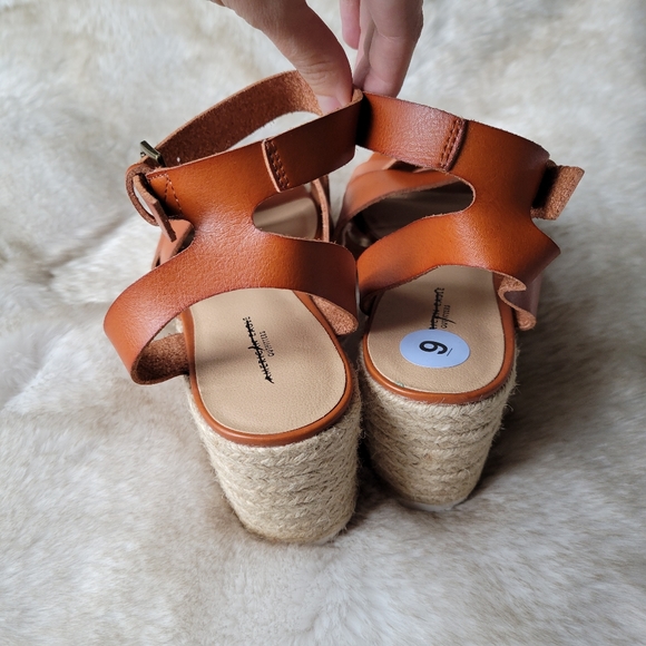 NWOT American Eagle Brown Straw Espadrilles - Picture 4 of 5